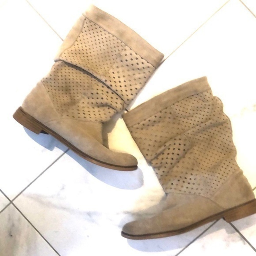 Toms boots size 7 suede boots tan